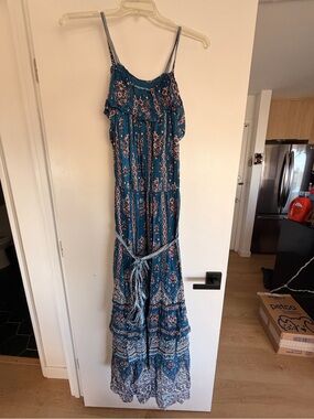 anthropologie blue and white maxi dress How To Style A Blue Floral Maxi Dress (Petite-Friendly)